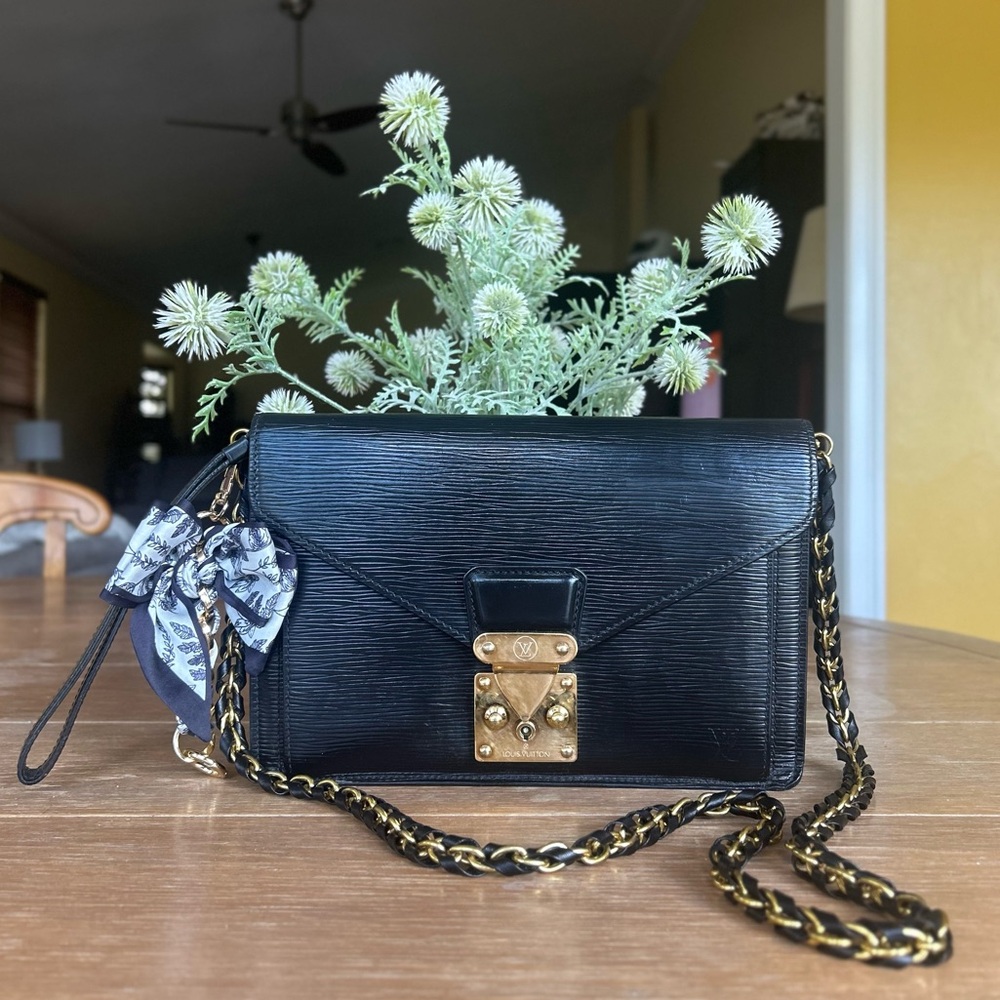 Louis Vuitton Epi Pochette Sellier Dragonne Clutch Black